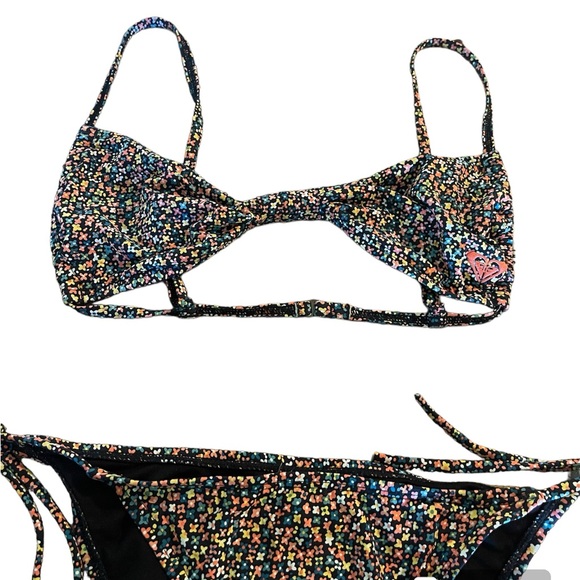 Floral Roxy swimsuit. - Picture 2 of 6